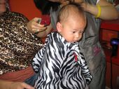 baby2007/2008-07-21_nolan_1st_haircut/IMG_3217_800.jpg