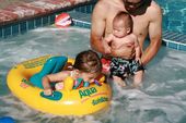 baby2007/2008-08-02_kids_swimming/IMG_1884_800.jpg