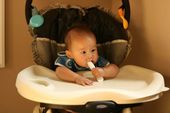 baby2007/2008-09-27_Nolan_eating_1st_time/IMG_2214_800.jpg