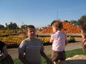 tulia/2006-10-08_pumpkin_patch/IMG_1419_800.jpg