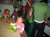 tulia/2007-12-1_tulia_3rd_bday_party/IMG_5738_800.jpg